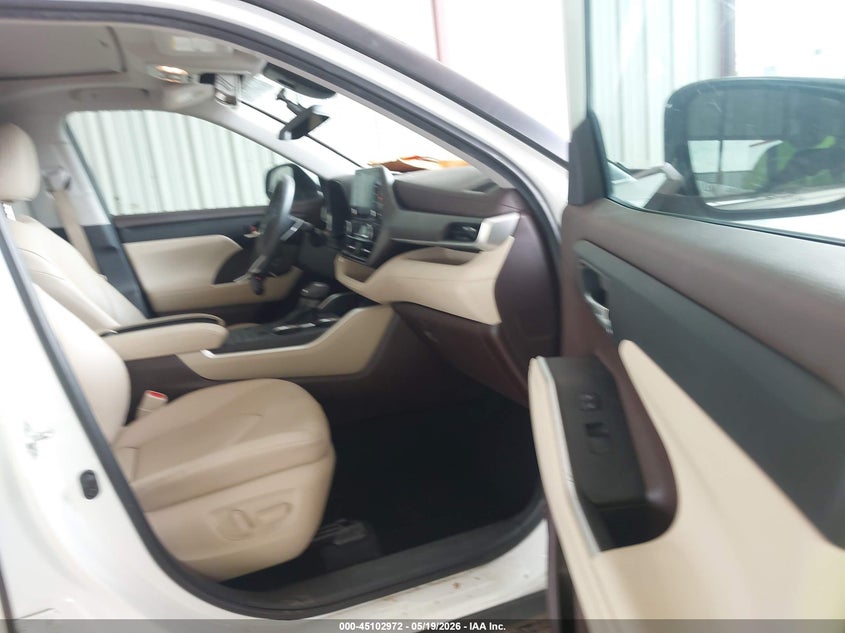 VIN 5TDGZRAH8LS503189 2020 TOYOTA HIGHLANDER XLE