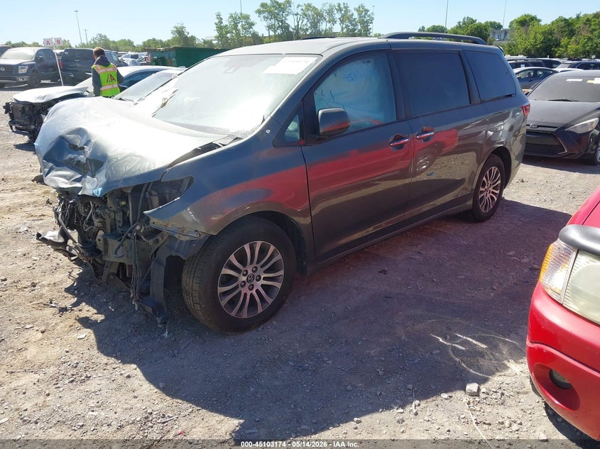 2019 Toyota Sienna Xle 8 Passenger 5TDYZ3DC4KS984042 photo 1