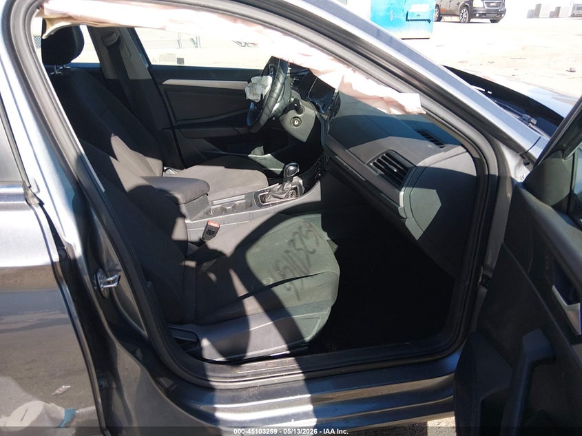 2019 VOLKSWAGEN JETTA auction photo 5