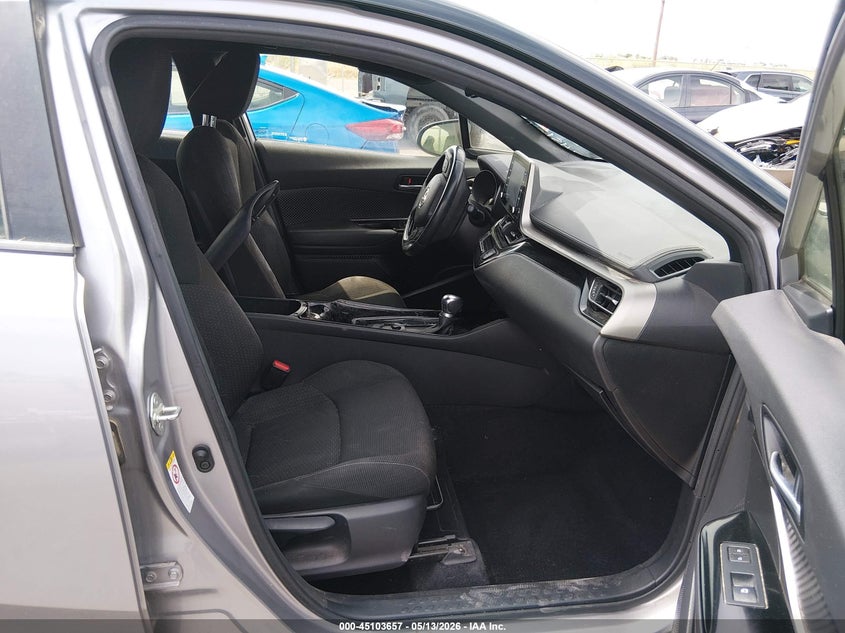 2019 TOYOTA C-HR XLE — Photo 5