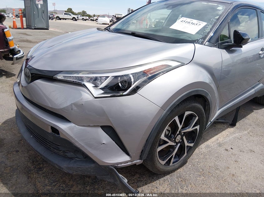 2019 TOYOTA C-HR XLE — Photo 6
