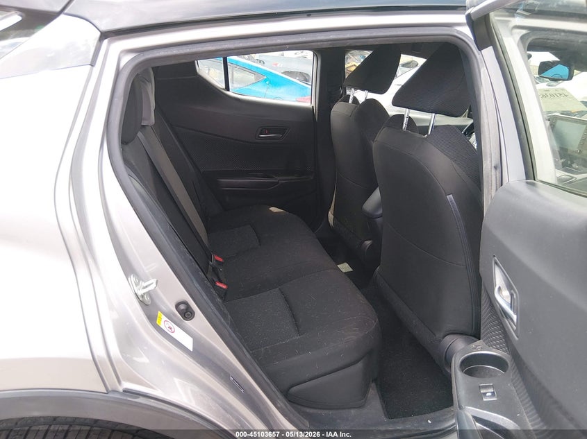 2019 TOYOTA C-HR XLE — Photo 8