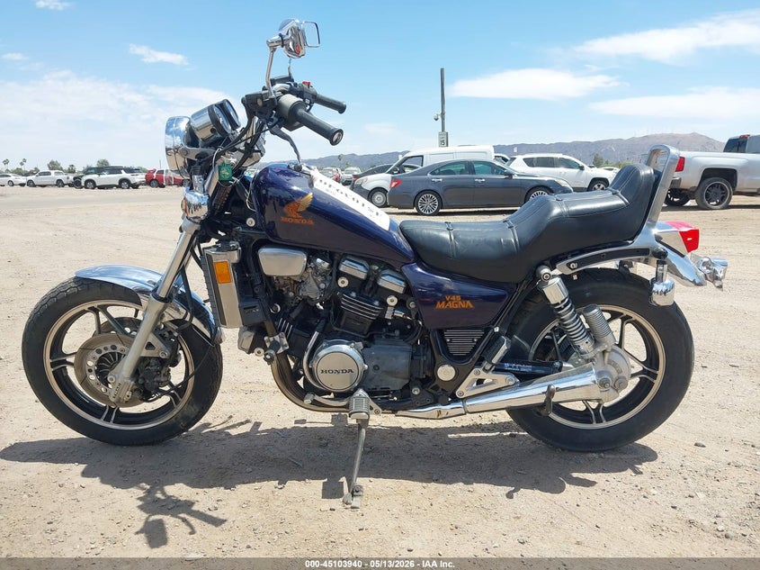 1982 Honda Vf750 C VIN: JH2RC0719CM026274 Lot: 45103940