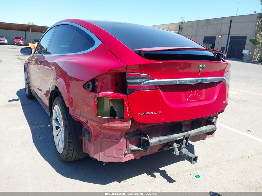 2018 Tesla Model X 100D/75D/P100D VIN: 5YJXCDE20JF119581 Lot: 45104100