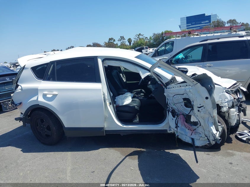 VIN JTMZFREV0JJ729156 2018 TOYOTA RAV4 LE