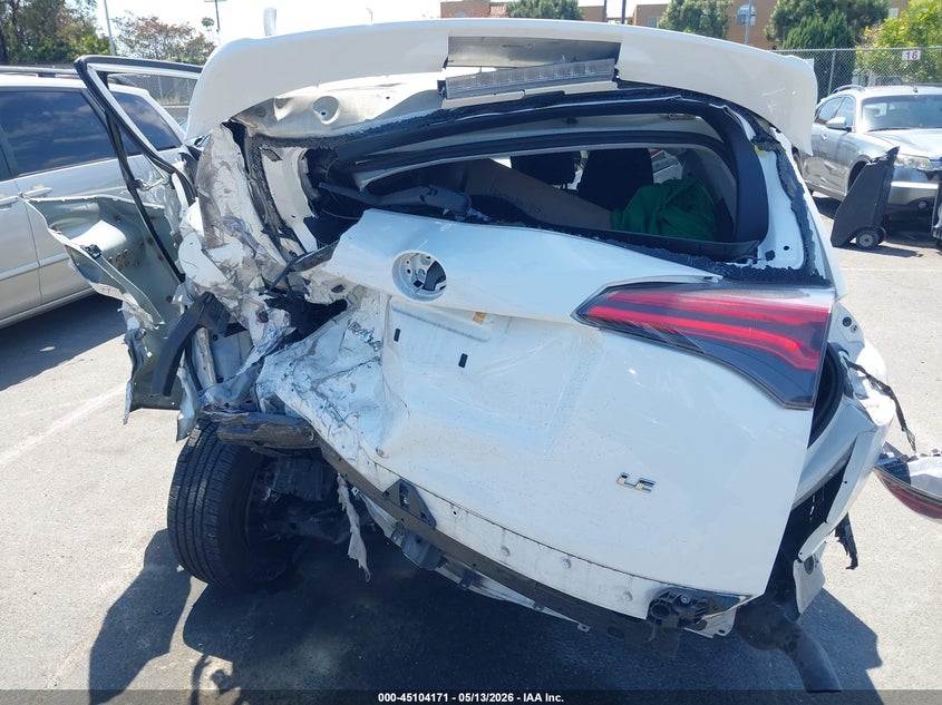 VIN JTMZFREV0JJ729156 2018 TOYOTA RAV4 LE