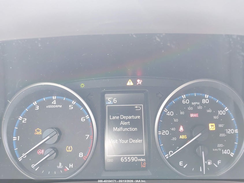 VIN JTMZFREV0JJ729156 2018 TOYOTA RAV4 LE