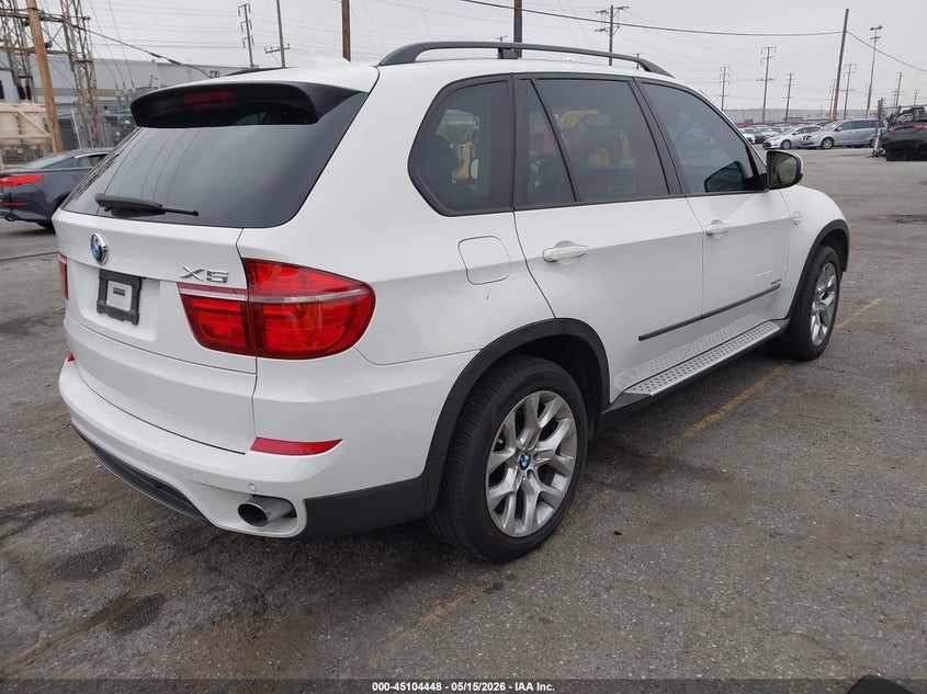 2011 BMW X5 3.0 xDrive35I/xDrive35I Premium/xDrive35I Sport Activity white Lot 111045104448 Vin 5UXZV4C59BL410528