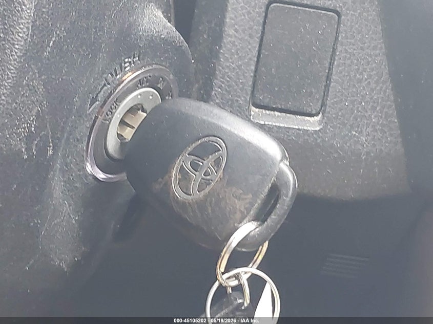 VIN JTMBFREV6JJ718874 2018 TOYOTA RAV4 LE