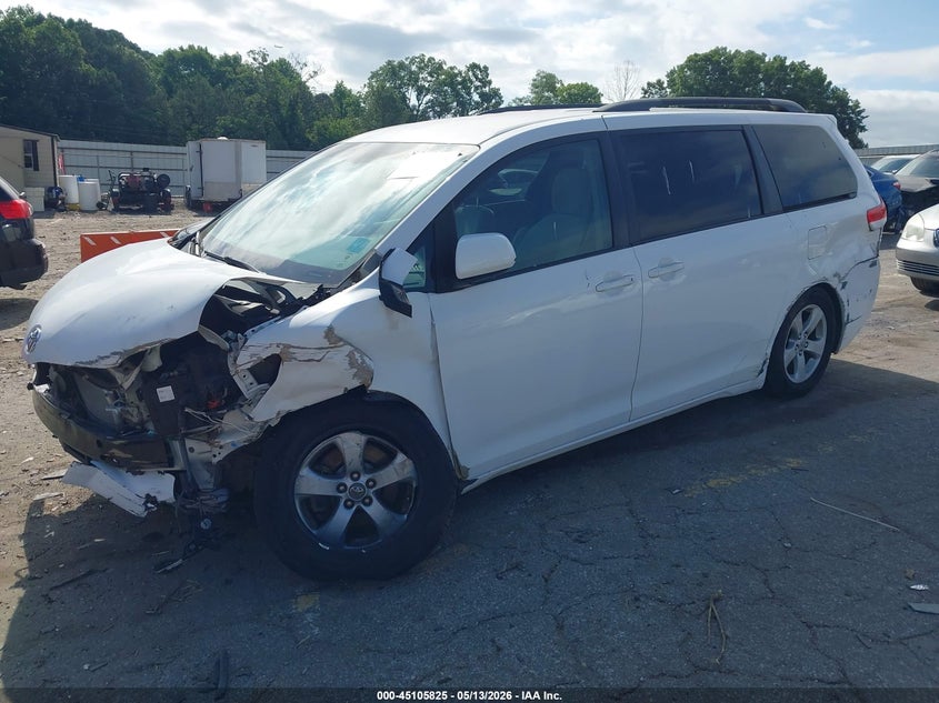 2011 Toyota Sienna Le V6 5TDKK3DC7BS154410 photo 1