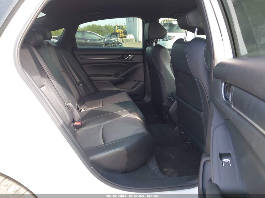 Photo 8 - HONDA ACCORD