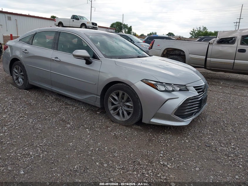 2019 TOYOTA AVALON XLE