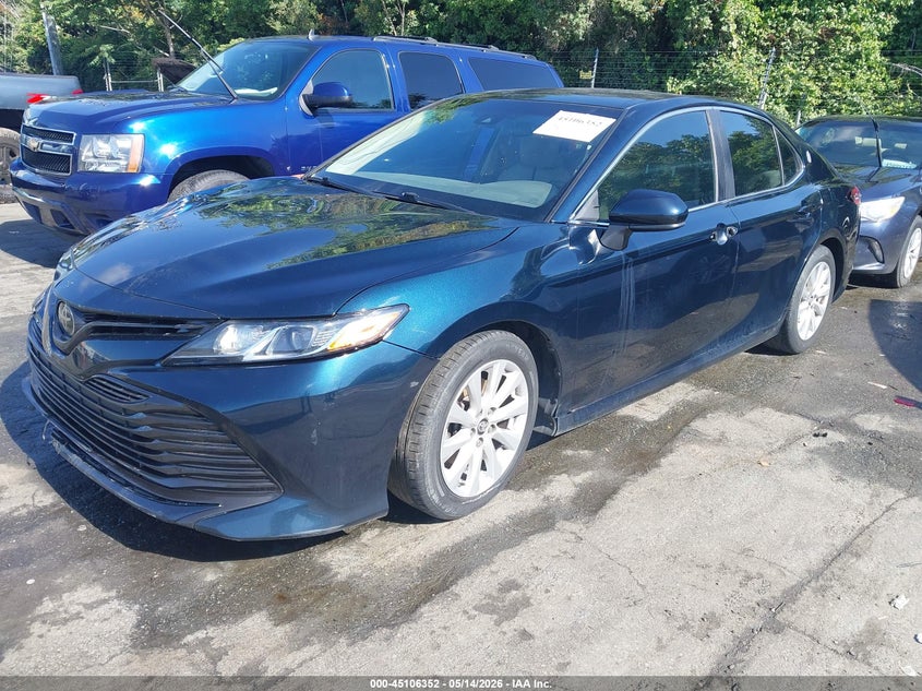 2018 Toyota Camry Le 4T1B11HK9JU566780 photo 1