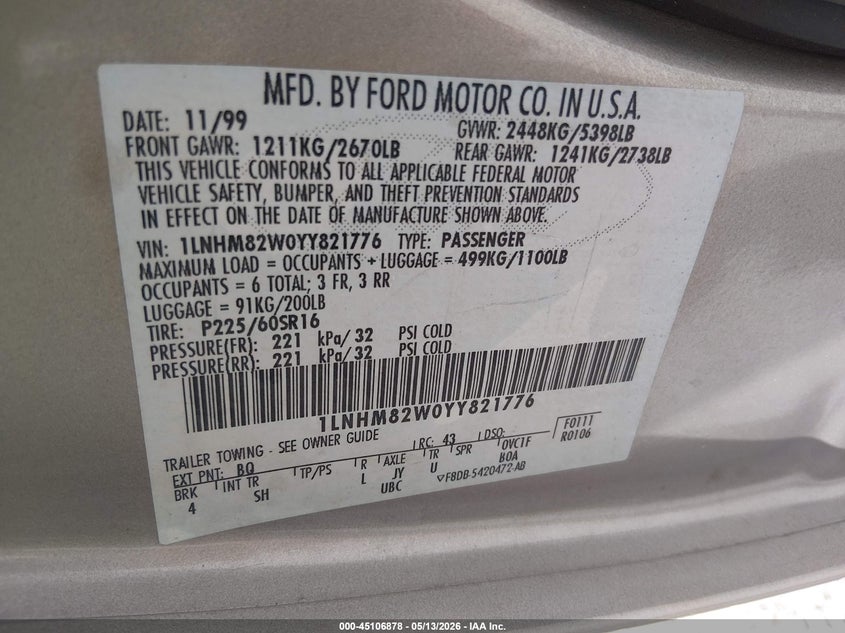 2000 Lincoln Town Car Signature VIN: 1LNHM82W0YY821776 Lot: 45106878