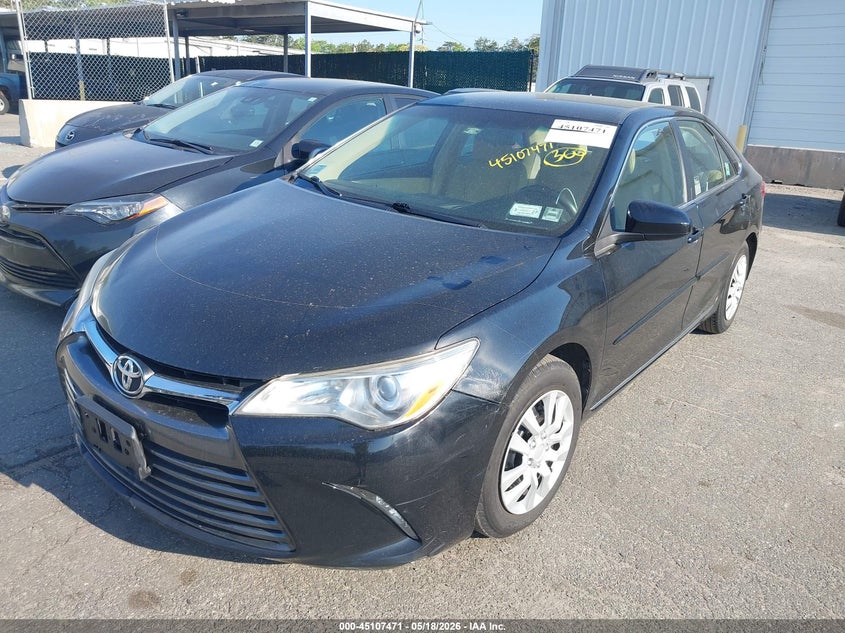 2017 Toyota Camry Le 4T1BF1FKXHU703272 photo 1