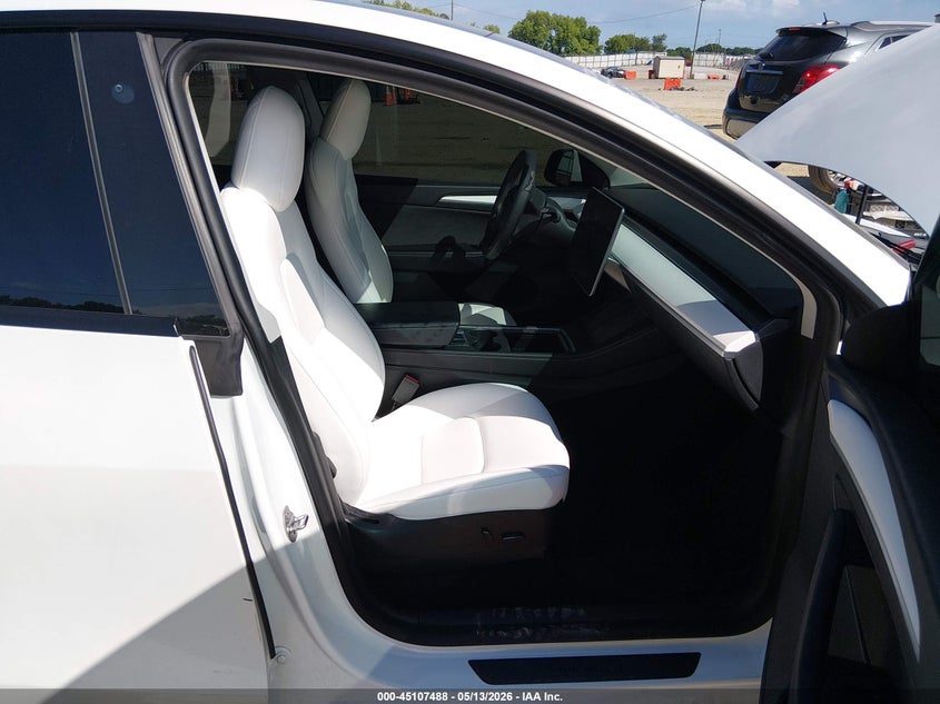TESLA MODEL Y 2022 VIN 7SAYGDEF2NF521753