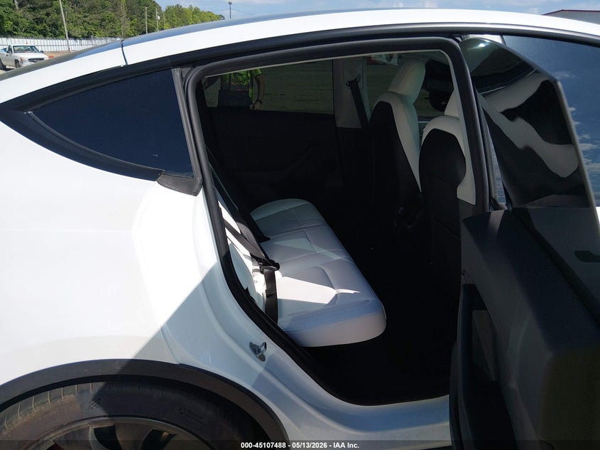 TESLA MODEL Y 2022 VIN 7SAYGDEF2NF521753