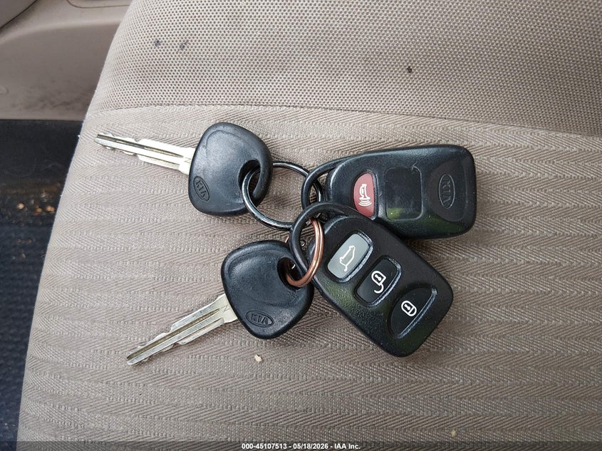 2009 Kia Rondo Lx VIN: KNAFG528597266198 Lot: 45107513