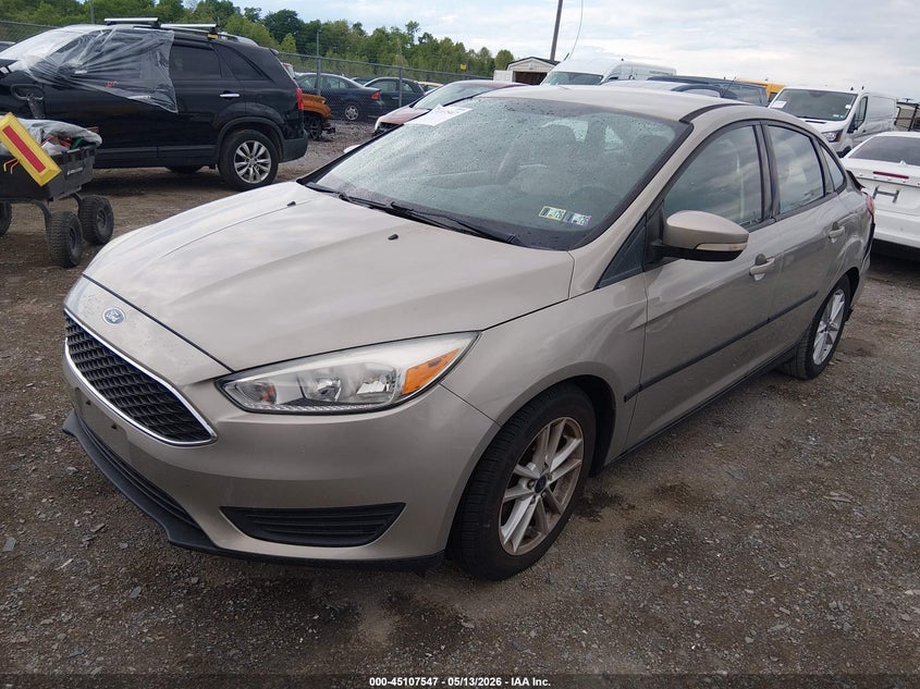 2015 Ford Focus Se 1FADP3F22FL237688 photo 1