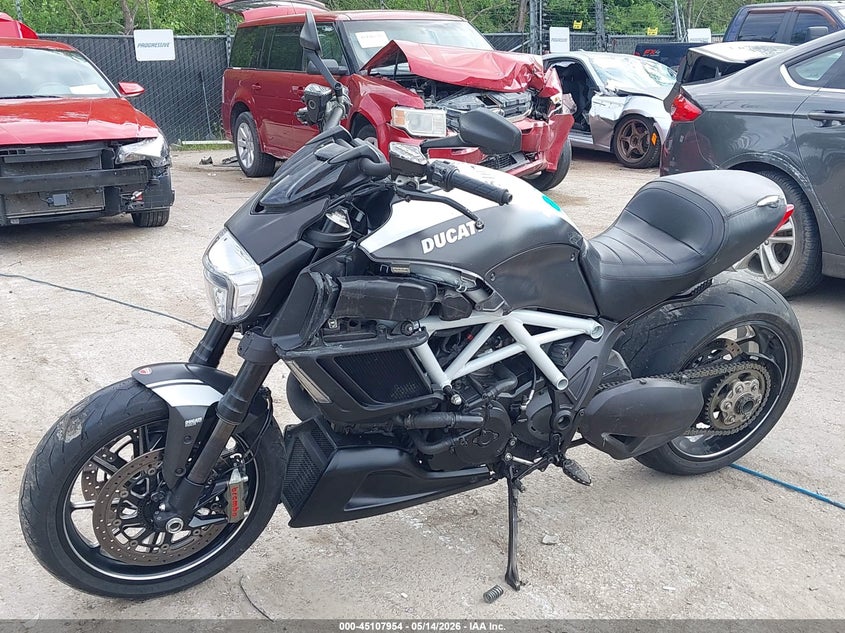 2015 DUCATI DIAVEL auction photo 2