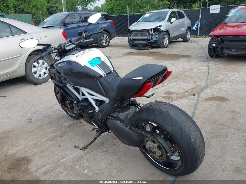 2015 DUCATI DIAVEL auction photo 3