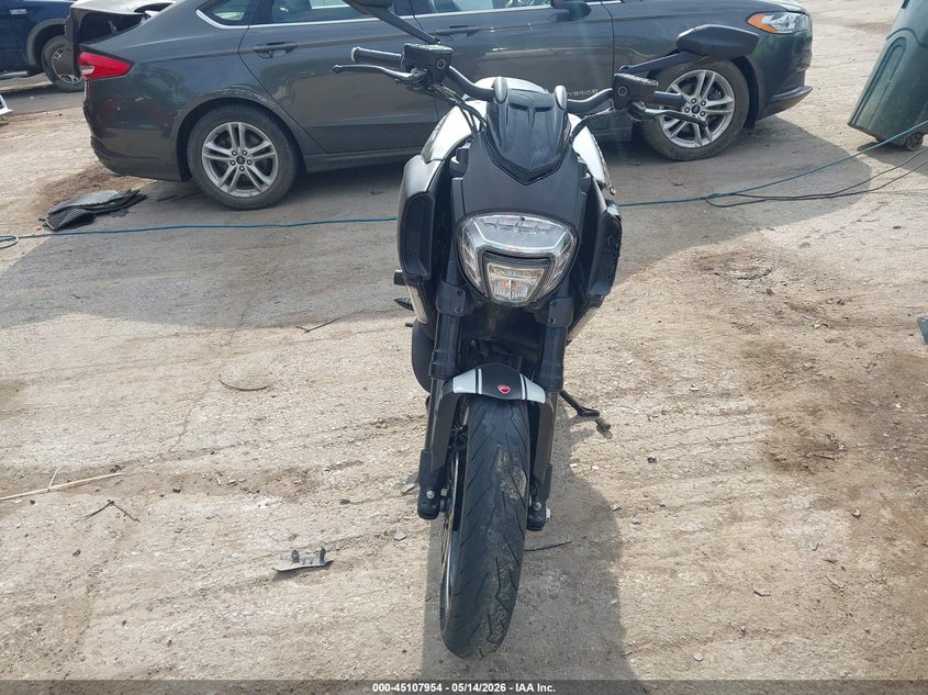 2015 DUCATI DIAVEL auction photo 5