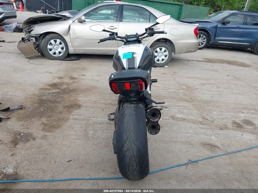 2015 DUCATI DIAVEL auction photo 6