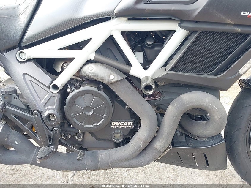 2015 DUCATI DIAVEL auction photo 8