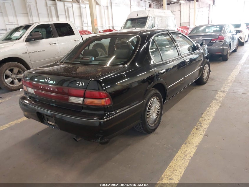 1996 INFINITI I30 auction photo 4
