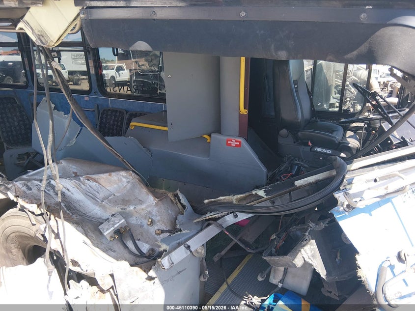 2009 GILLIG TRANSIT BUS auction photo 5