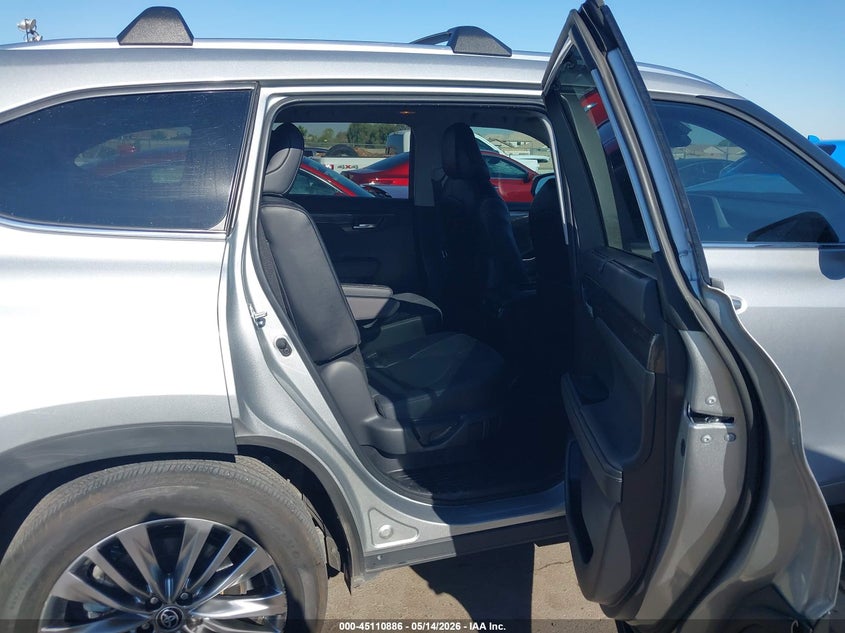 VIN 5TDKDRBH2RS048713 2024 TOYOTA HIGHLANDER PLATINUM