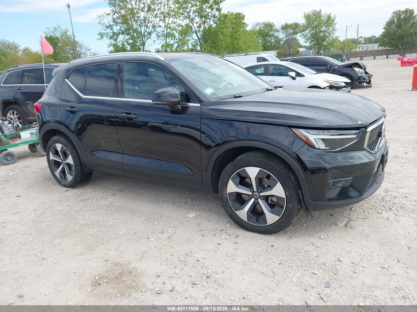 Vin: yv4l12uexr2267317, lot: 45609542, volvo xc40 b5 plus bright theme 2024 img_1