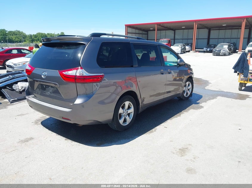 2017 TOYOTA SIENNA auction photo 4