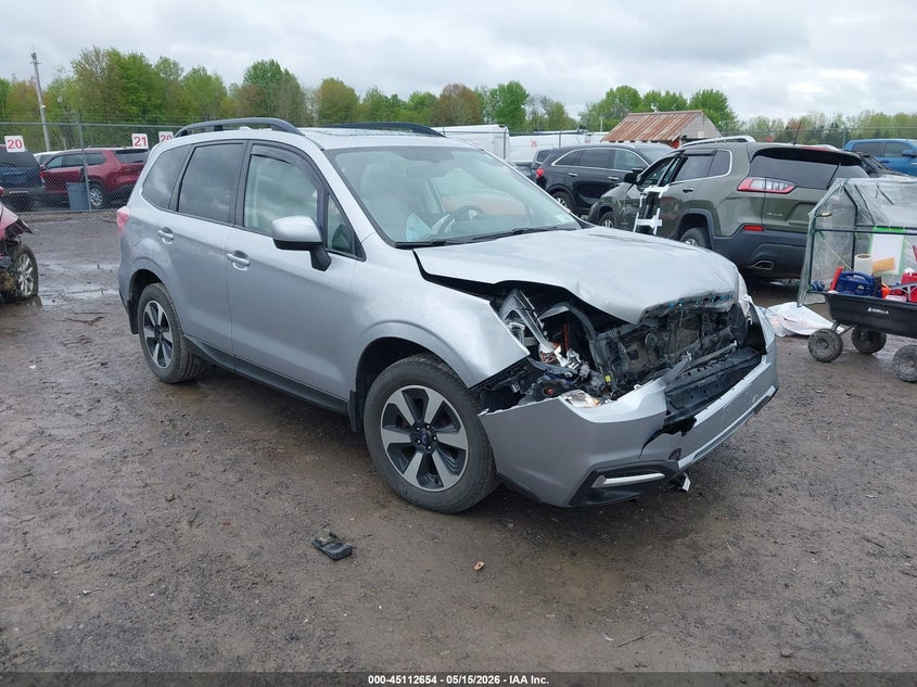 Vin: jf2sjaec7jh586148, lot: 45610238, subaru forester 2.5i premium 2018 img_1