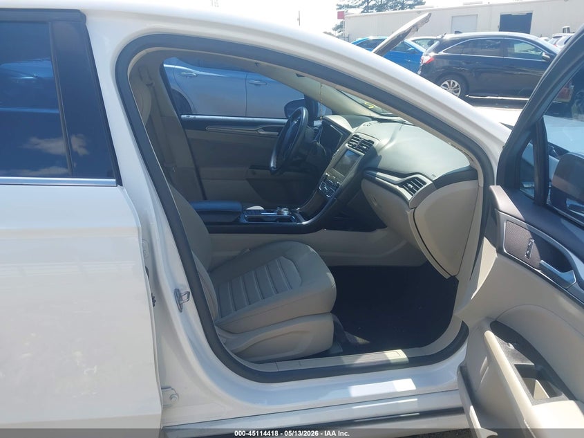2020 FORD FUSION auction photo 5