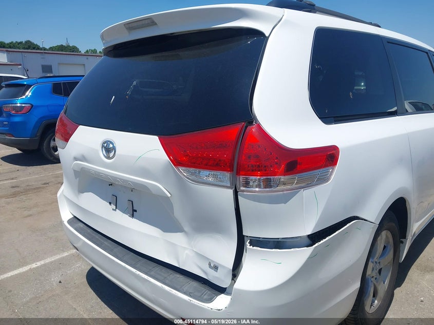 2011 Toyota Sienna 3.5 Le V6 white Lot 111045114794 Vin 5TDKK3DC4BS033401