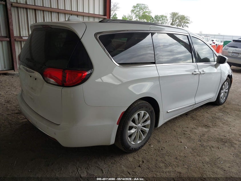 2018 CHRYSLER PACIFICA auction photo 4