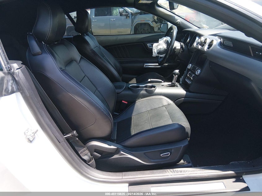 2019 FORD MUSTANG auction photo 5