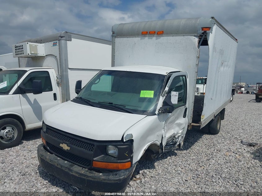 2011 CHEVROLET EXPRESS CUTAWAY auction photo 2