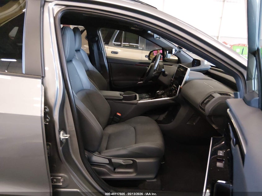 2025 TOYOTA BZ4X auction photo 5
