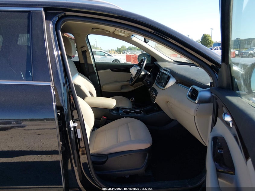 2017 KIA SORENTO auction photo 5