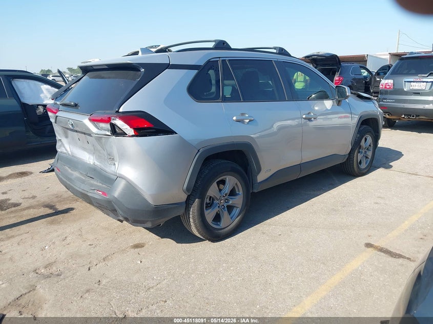 2022 TOYOTA RAV4 HYBRID XLE — Фото 4