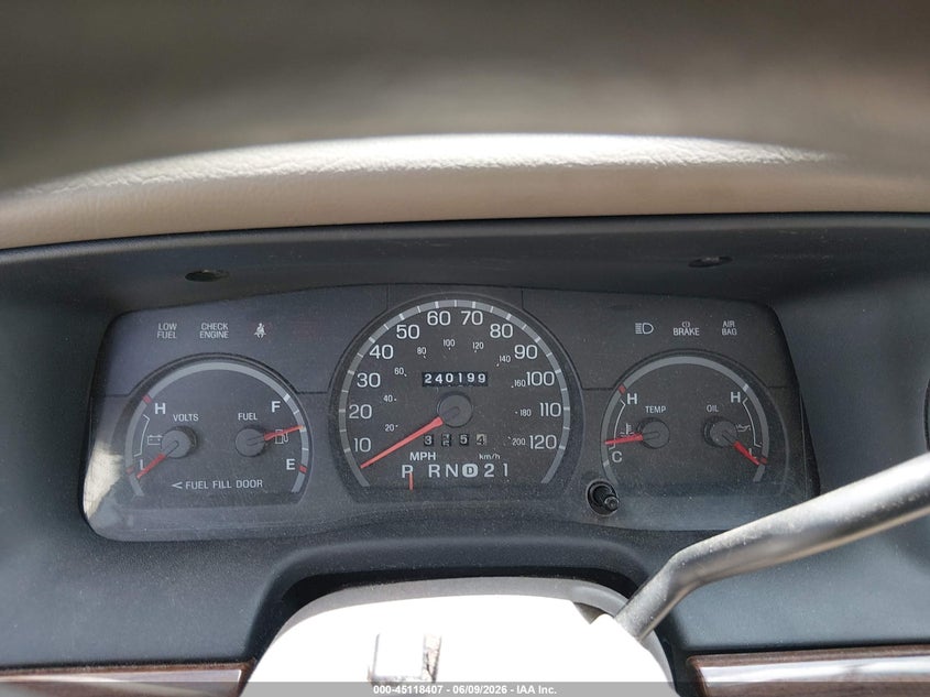 2003 FORD CROWN VICTORIA auction photo 7