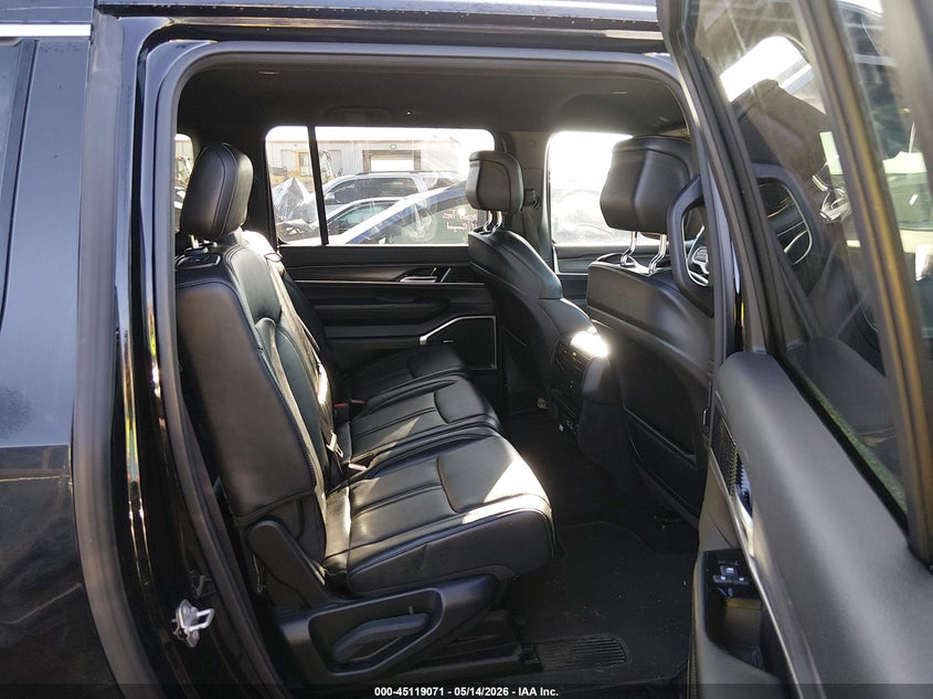 2023 Jeep Wagoneer L Series Ii 4X4 VIN: 1C4SJSBP7PS568918 Lot: 45119071