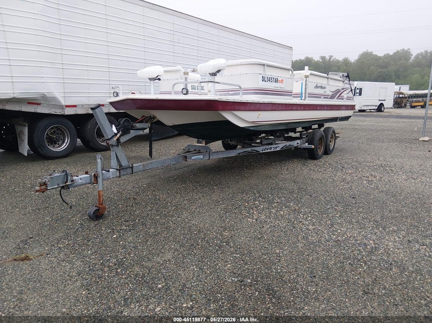 2001 GODFREY HURRICANE FUN DECK auction photo 2