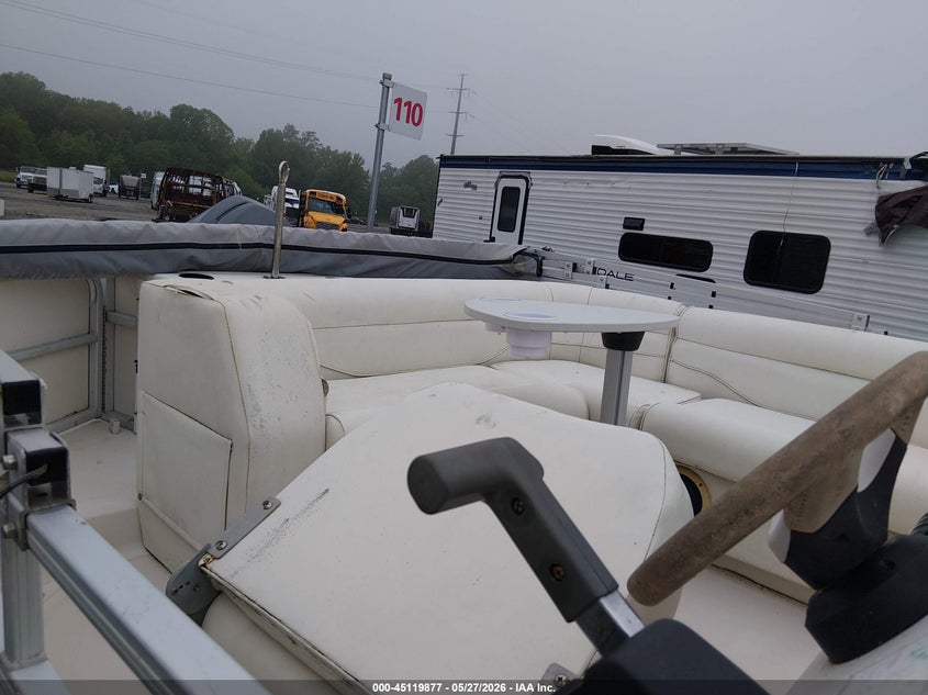 2001 GODFREY HURRICANE FUN DECK auction photo 5