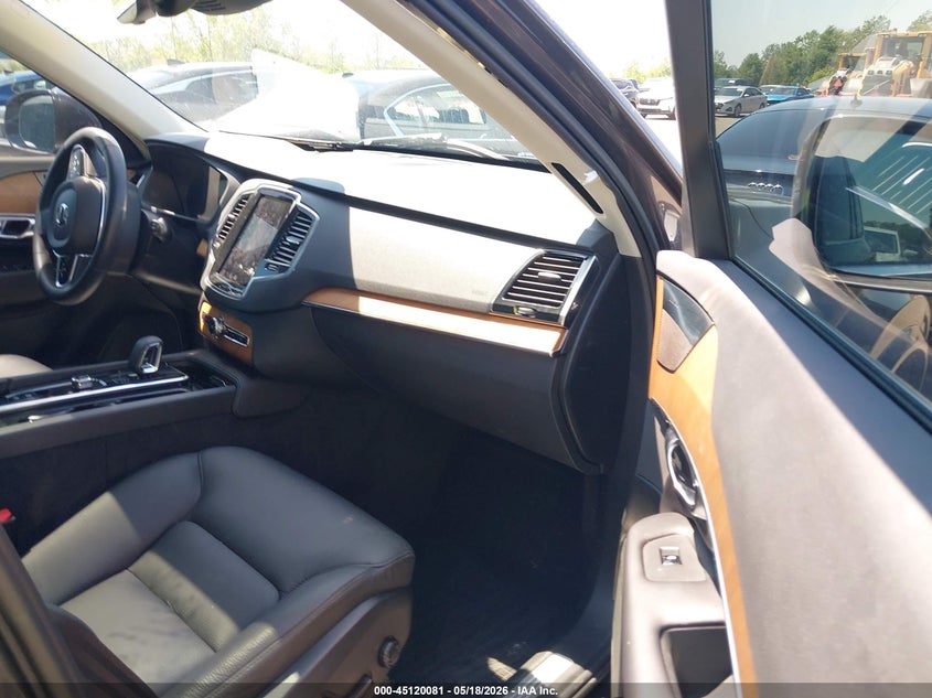 2023 VOLVO XC90 auction photo 5