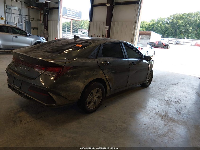 2026 HYUNDAI ELANTRA auction photo 4