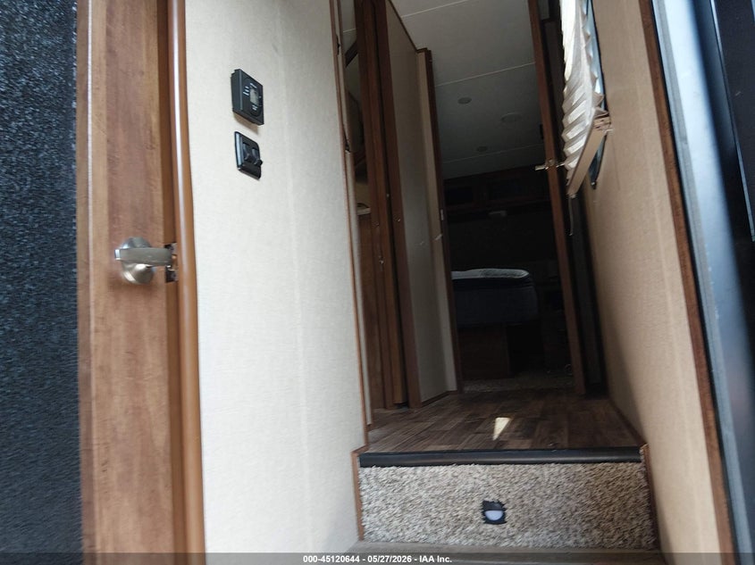 2016 CHAPARRAL 371MBRB auction photo 5