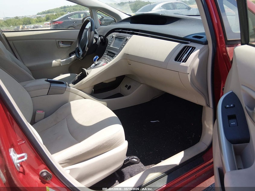 2014 TOYOTA PRIUS auction photo 5